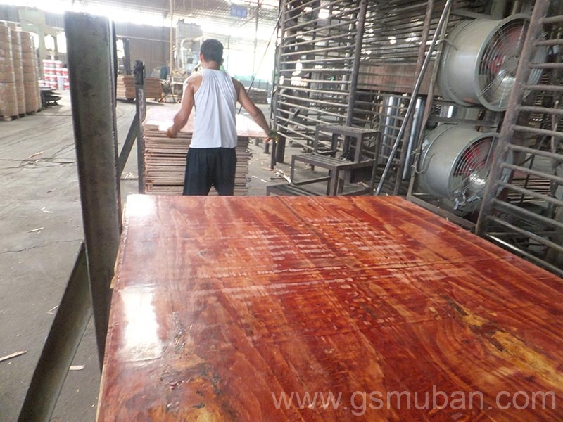 建筑竹膠板多少錢一張?竹膠板價(jià)格介紹 建筑竹膠板多少錢一張?竹膠板價(jià)格介紹